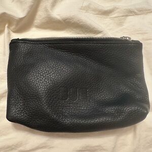 Esperanza Black Leather Pouch with Silver Zipper